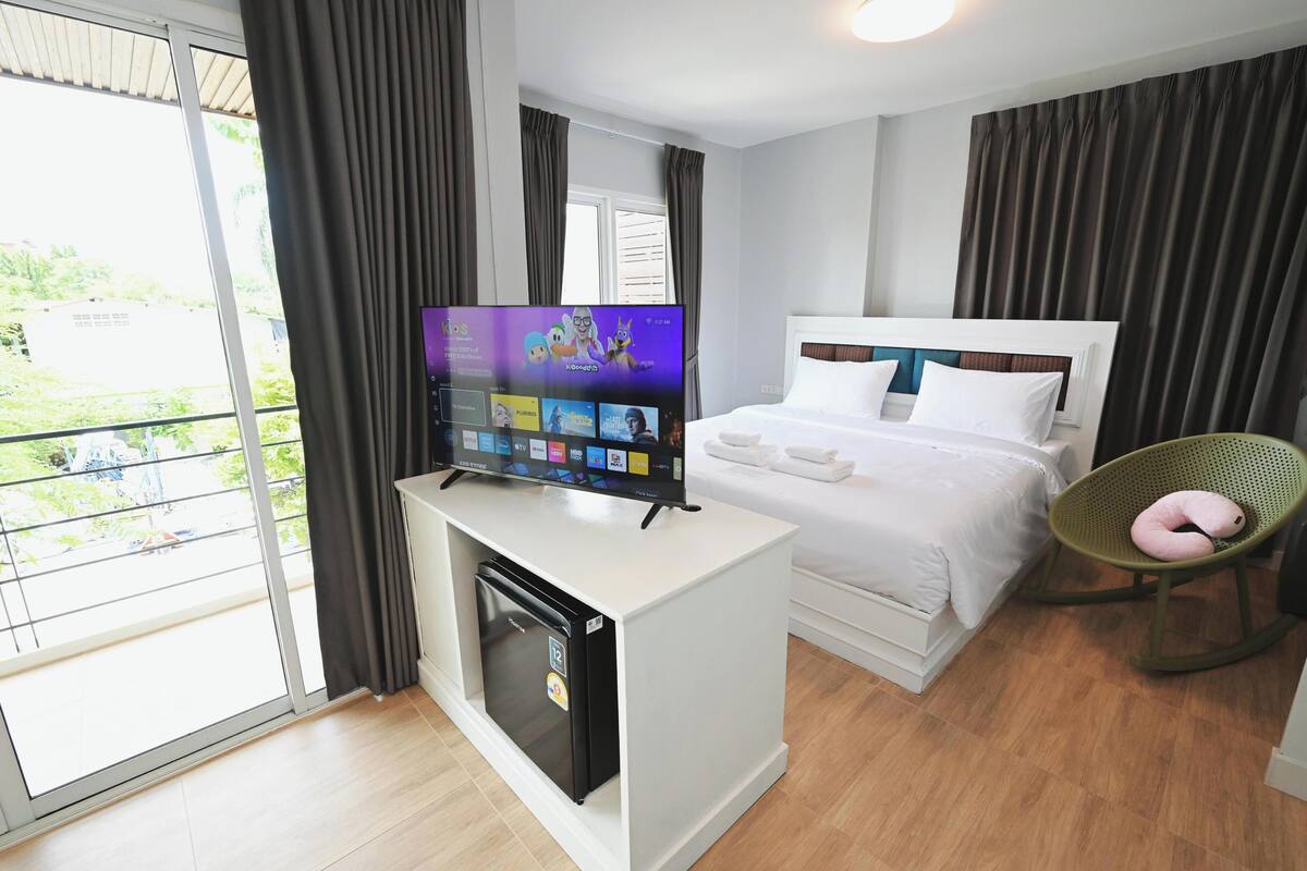 VIP Double Room | Blackout drapes, WiFi (free), bed sheets