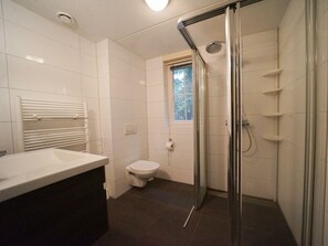 Villa | Bathroom - Villa in Beekbergen With Terrace (Beekbergen)