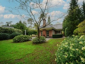 Villa | Exterior - Villa in Beekbergen With Terrace (Beekbergen)