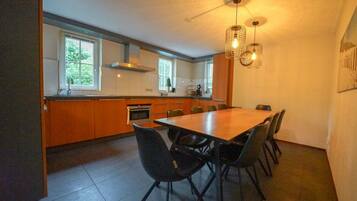 Villa | Dining