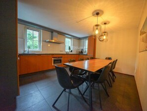 Villa | Dining - Villa in Beekbergen With Terrace (Beekbergen)