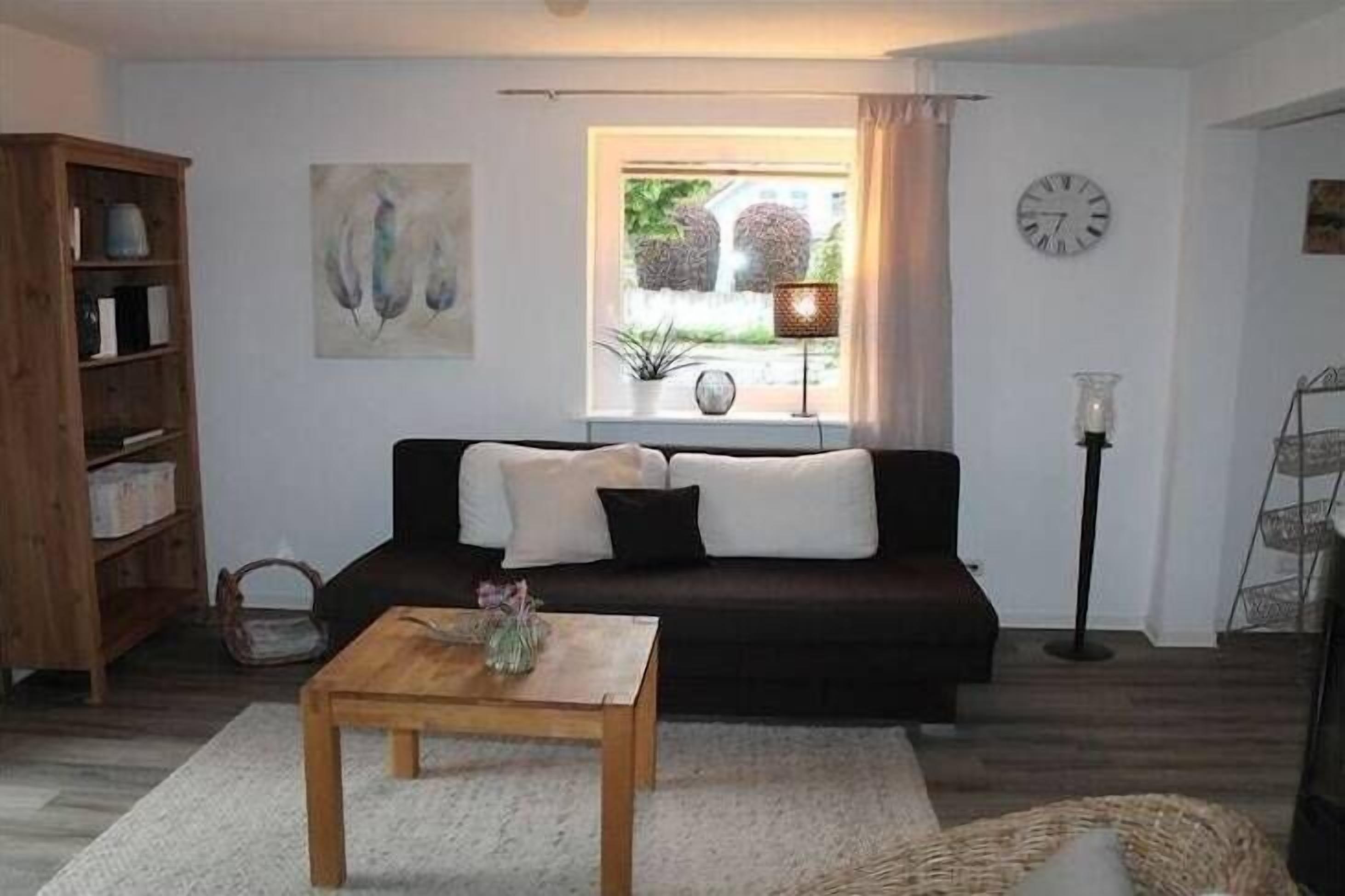 Smart-TV, Kamin, Bücher