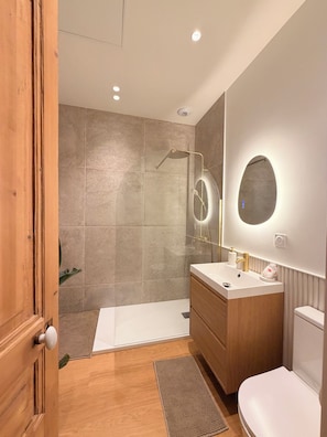 Bathroom - Vrbo Property (Dunkerque)