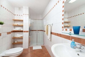 Bathroom - Anja Jegen, Vulkaneifel, Ulmen (Ulmen)