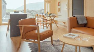 Comfort Cottage, Mountain View | Living area