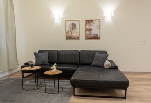 TV - Isenach Apartment – Quiet Location in Hardenburg (Bad Dürkheim)