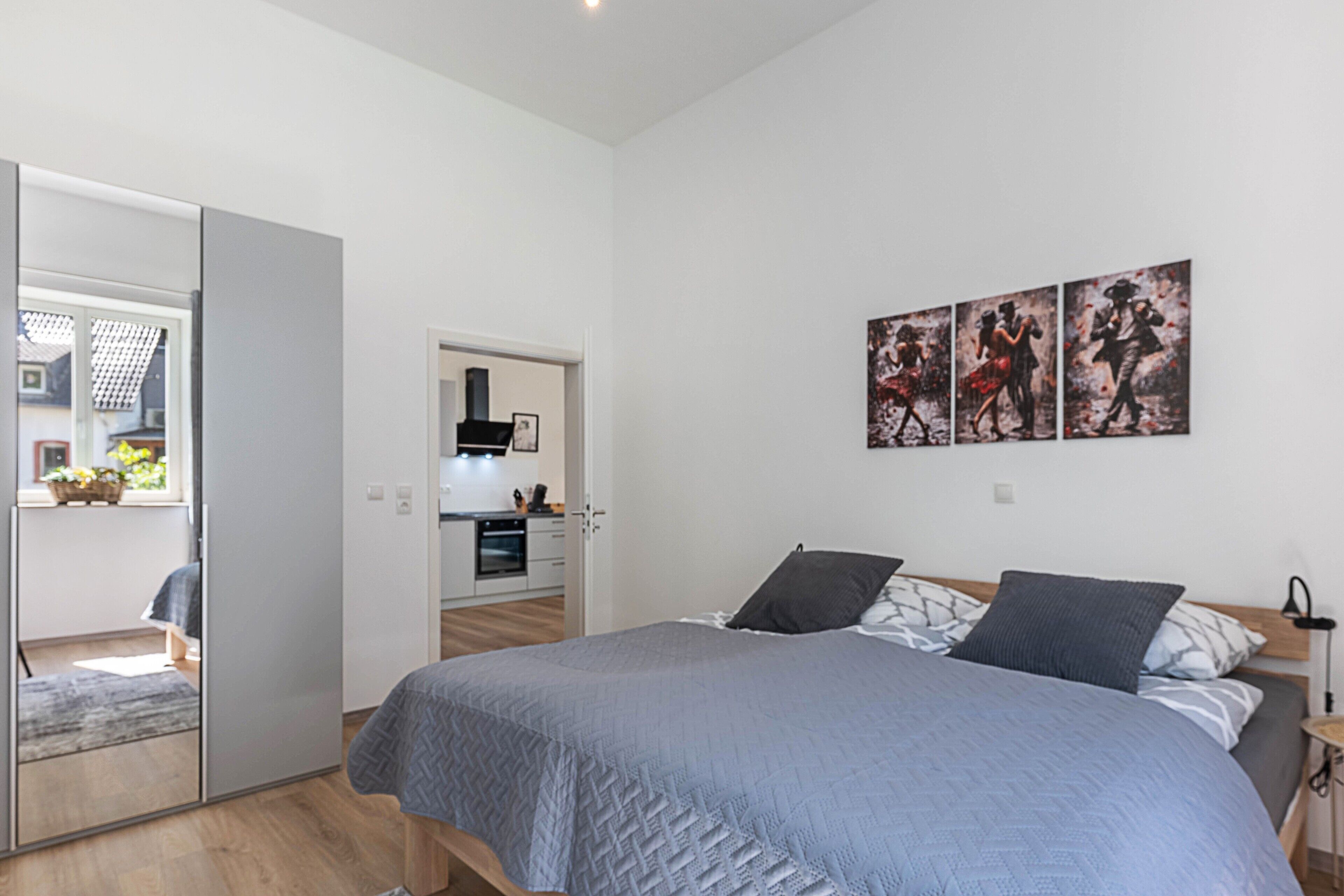 1 slaapkamer, een strijkplank/strijkijzer, wifi, beddengoed