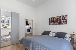 1 habitación, tabla de planchar con plancha, wifi y ropa de cama 