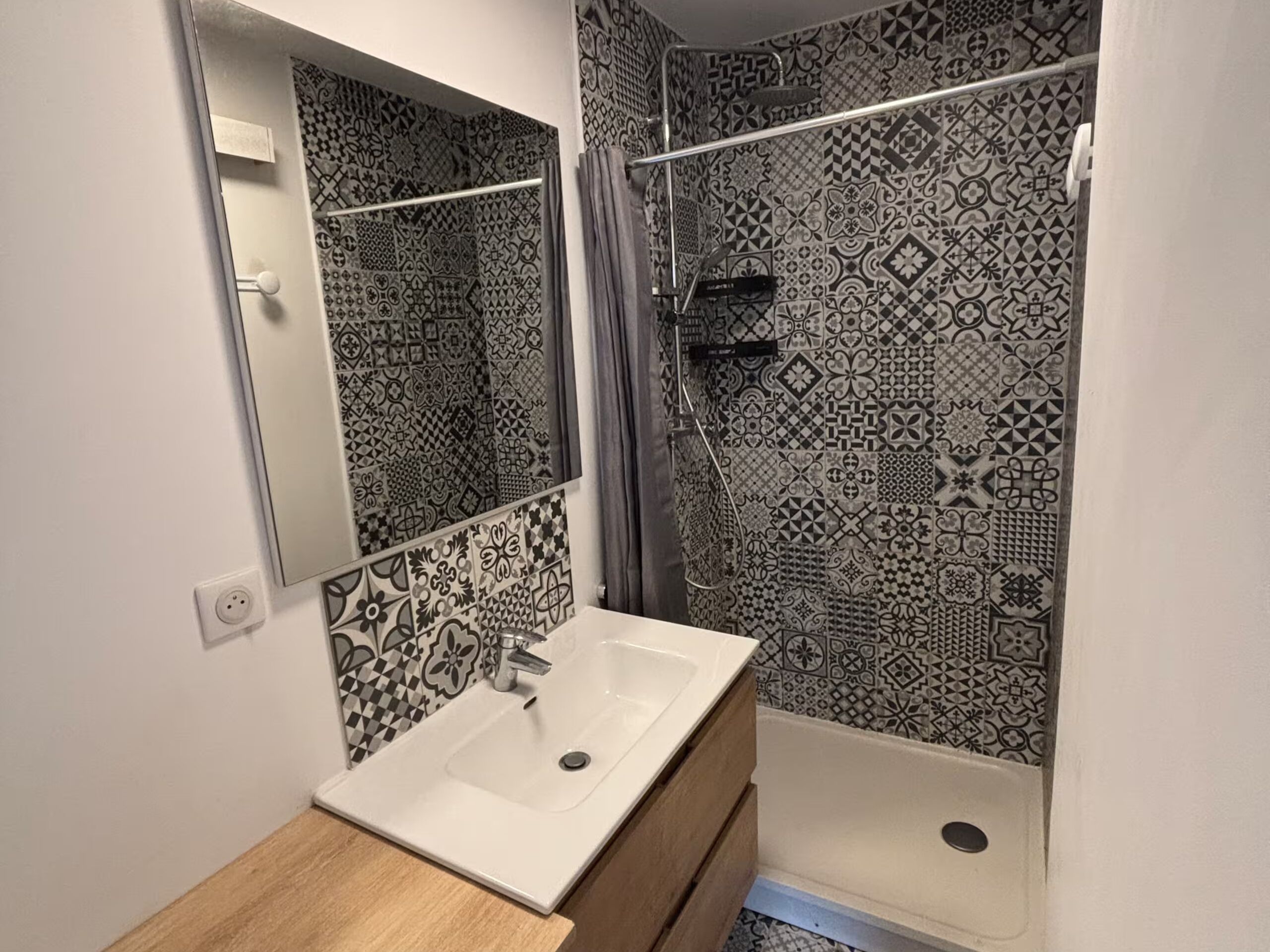 Shower, towels, toilet paper