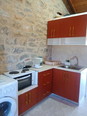 Private kitchen - Rinio's Stone House – Authentic Mani Experience with Sea Views

Built in 1896 (DRYALOS)