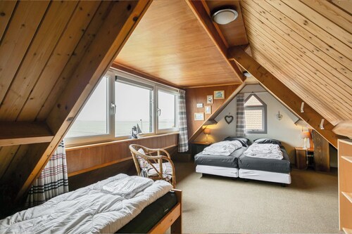 Cozy vacation home for two, close to the beach, the woods, and tulip fields