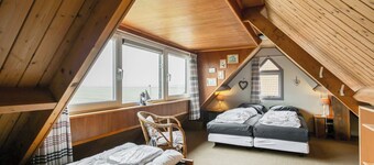 Cozy vacation home for two, close to the beach, the woods, and tulip fields