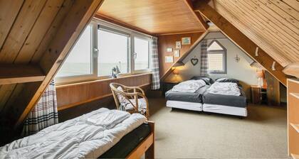Cozy vacation home for two, close to the beach, the woods, and tulip fields