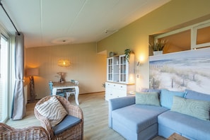 Living area - Vrbo Property (Julianadorp aan Zee)