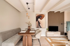 Dining - Vrbo Property (Sint Maartensvlotbrug)