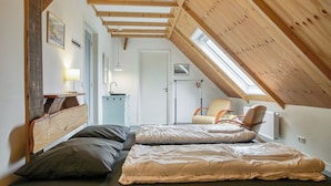 2 bedrooms, WiFi - Cozy vacation rental in a former farmhouse, surrounded by nature. (Callantsoog)