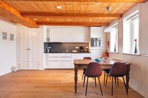 Dining - Vrbo Property (Schagen)
