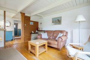TV - A cozy stay near the beach, nature, and tulip fields! (Callantsoog)