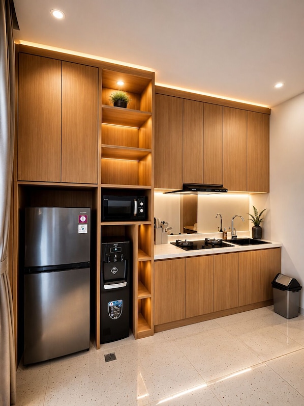 Habitación exclusiva, vista a la alberca | Cocina privada | Refrigerador con congelador, horno y parrilla de estufa