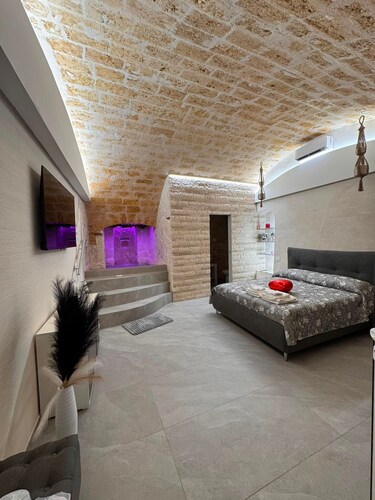 Holiday Home 'Twins Luxury Suite' with Wi-Fi and Air Conditioning