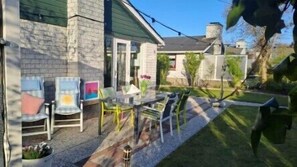 Outdoor dining - Vrbo Property (Petten)