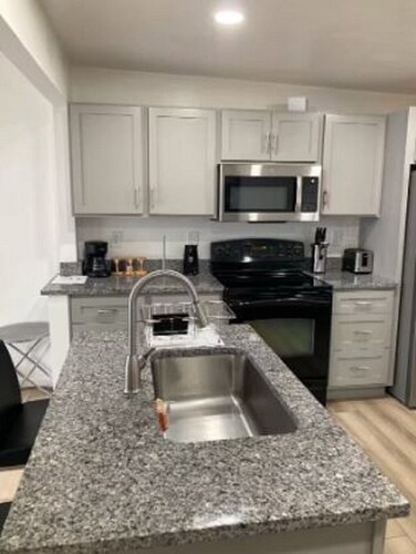 Delightful 2-bedroom townhome with AC in sunny Tucson