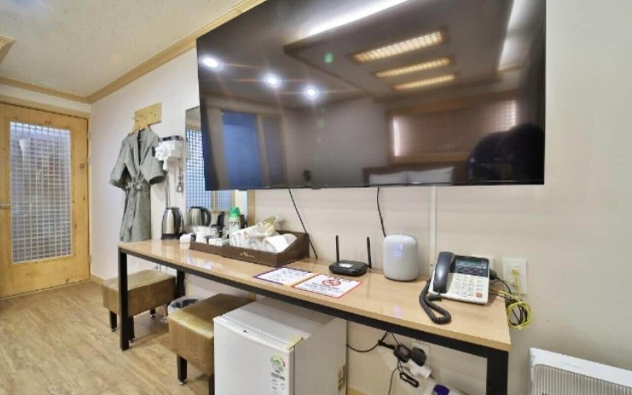 Classic-Doppelzimmer, Nichtraucher, Stadtblick | Allergikerbettwaren, Schreibtisch, kostenloses WLAN