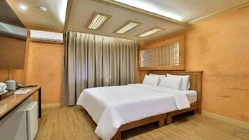 Classic Double Room, Non Smoking, City View | Hypo-allergenic bedding, desk, free WiFi