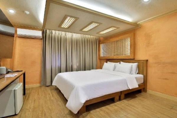 Classic Double Room, Non Smoking, City View | WiFi (free)