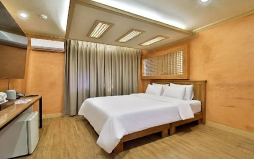 AI HAN OK HOTEL
