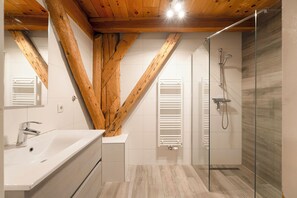 Bathroom - Vrbo Property (Schagen)
