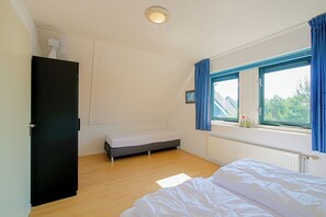Room - Vrbo Property (Julianadorp)