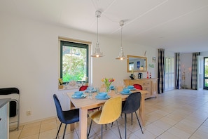 Dining - Vrbo Property (Julianadorp)