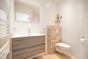 Bathroom - Vrbo Property (Schagen)