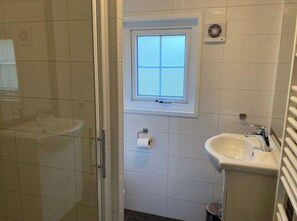 House | Bathroom - Holiday Home in Maarn With Terrace (Maarn)