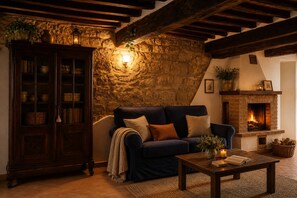 Interior - La Castellana – Restored 14th-Century Medieval Home & Garden & Tuscan Hill Views (Canneto, Monteverdi Marittima)