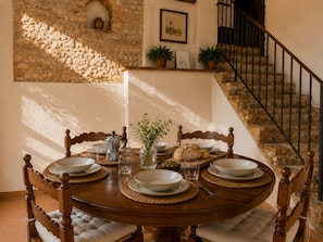 Dining - La Castellana – Restored 14th-Century Medieval Home & Garden & Tuscan Hill Views (Canneto, Monteverdi Marittima)