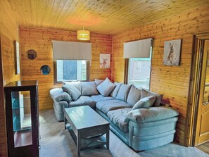 Living area - 2 bedroom accommodation in Ellerbeck (Ellerbeck)
