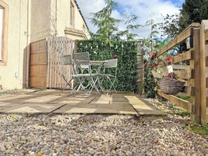 Outdoor dining - 2 bedroom accommodation in Leaderfoot (Selkirk)