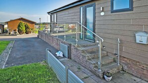 A residential building with a front entrance, a small porch, and a mailbox. - The Estuary Lodge - UK52152 (Staynall, near Poulton-le-Fylde)