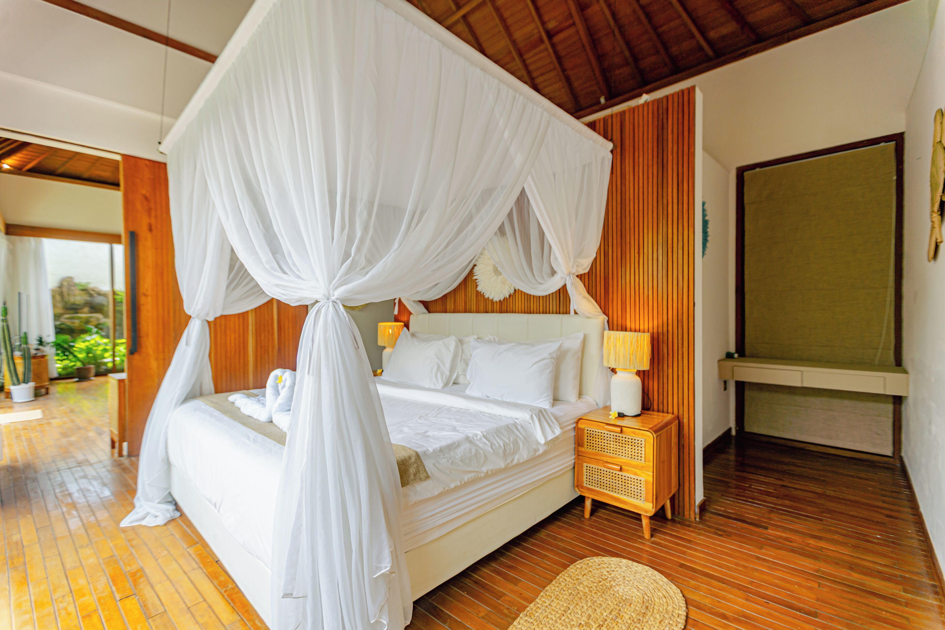 Premium bedding, cribs/infant beds, rollaway beds, free WiFi