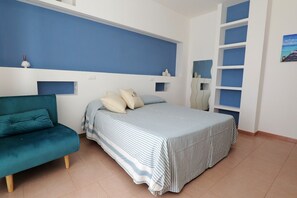 Planxa i posts de planxar, wifi i roba de llit 