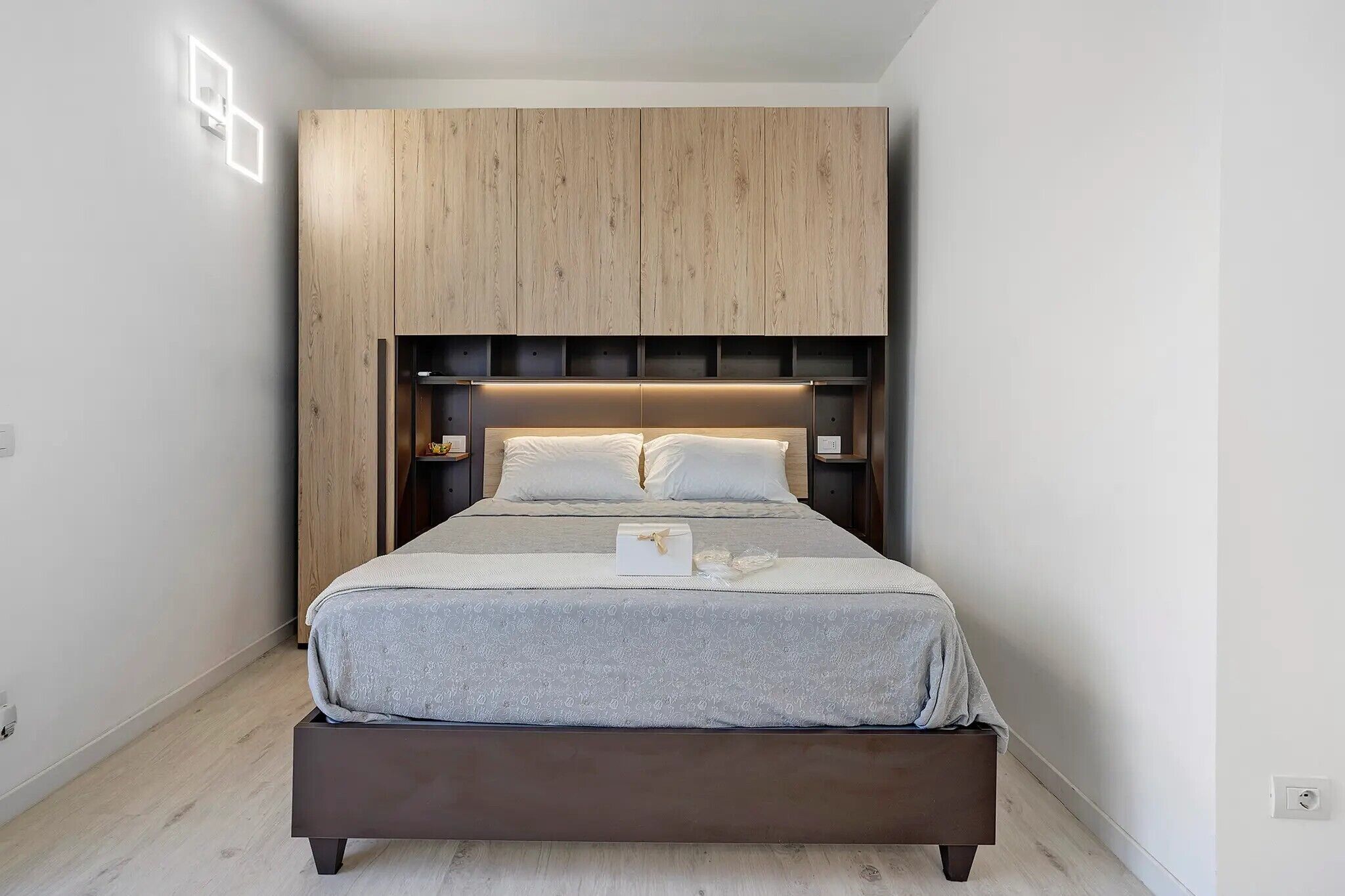 1 dormitorio, tabla de planchar con plancha, wifi y ropa de cama