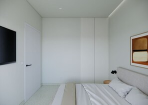 Grid Cube | Iron/ironing board, WiFi (free), bed sheets - Grid III by Zoia Living (Athens)