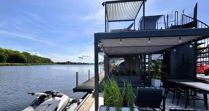 Comfortable House on the Water With a Jacuzzi