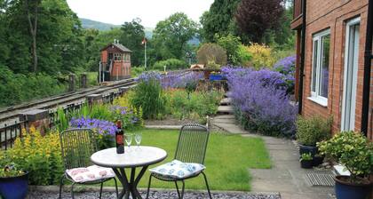 Railway & Riverside Retreat