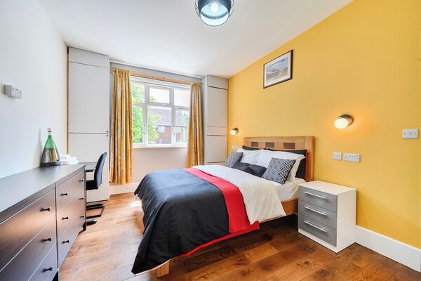 2 Bedroom Bungalo - Free Parking, Wifi & Garden - Wolverhampton