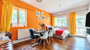 2 bedrooms, iron/ironing board, free WiFi, bed sheets