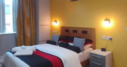 2 Bedroom Bungalo - Free Parking, Wifi & Garden