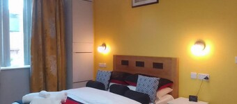 2 Bedroom Bungalo - Free Parking, Wifi & Garden